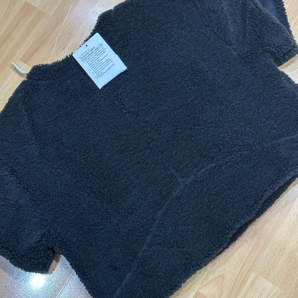 Brand New Textured Fleece Logo Tee in black - Picture 7 of 9